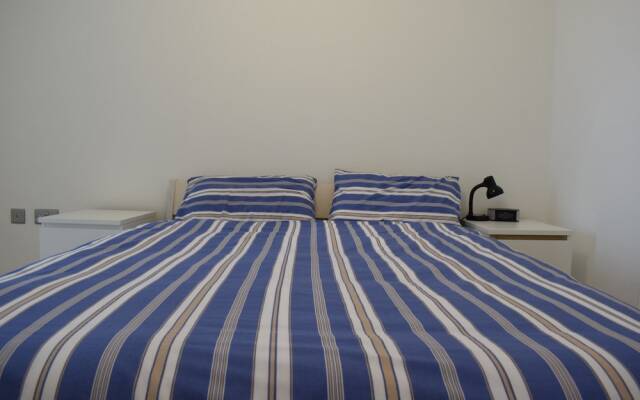 Отель 1 Bedroom Flat With a Balcony View of the Shard комната для гостей