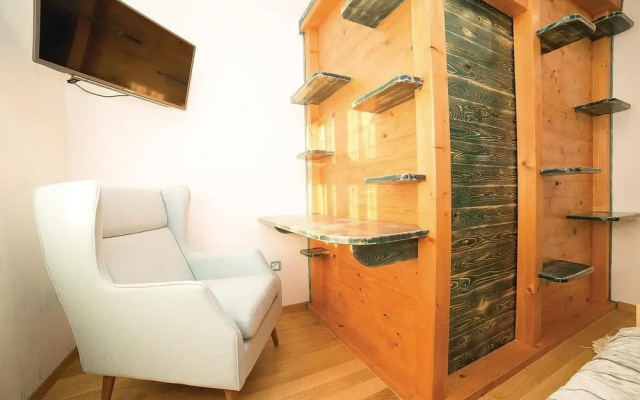 Awesome Home in Trogir With 4 Bedrooms, Jacuzzi and Sauna
