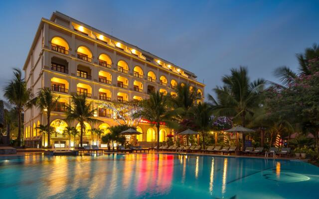 Отель Sunny Beach Resort and Spa вид на фасад