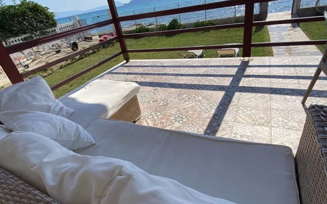 Costa Vasia Suites & Apartments