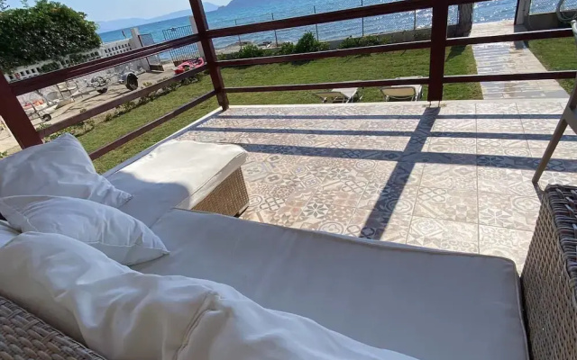 Costa Vasia Suites & Apartments