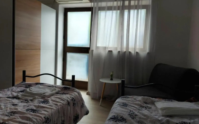 Rooms and apartment Ana