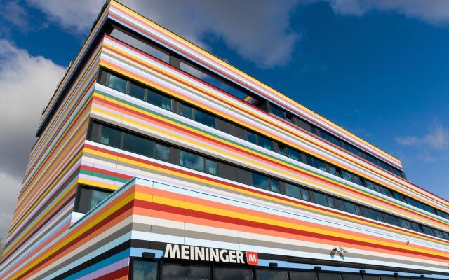 MEININGER Hotel Berlin Airport вид на фасад