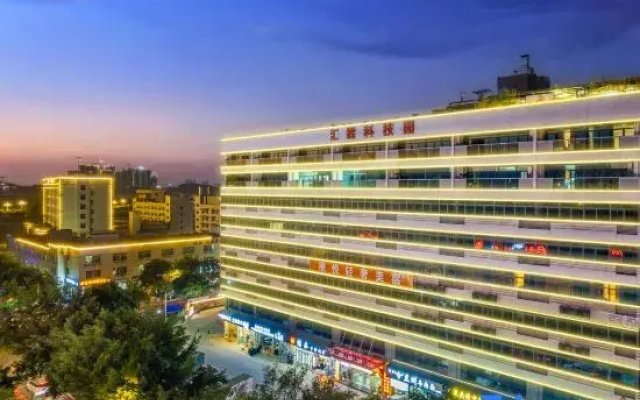 Guangzhou Xiyue Light Luxury Hotel (China New Knowledge City)