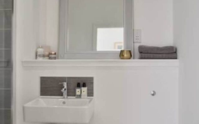 2 Bedroom Apartment In Pilton