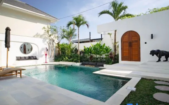 Modern Luxury Villa with Pool 400m to Beach