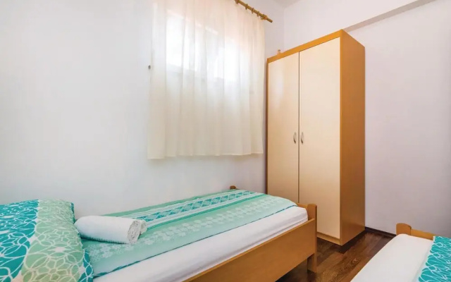 Beautiful Apartment in Lukovo Sugarje With 2 Bedrooms