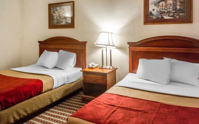 Econo Lodge Inn & Suites