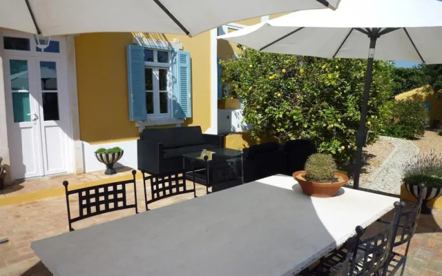 Quinta Amarela XL by Portucasa