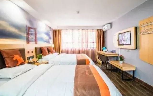 Junshang Hotel (Yangshuo West Street Store)