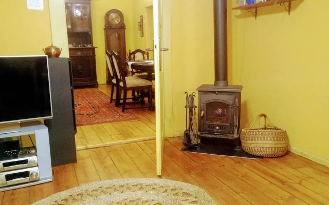 Apartment Under Cedar