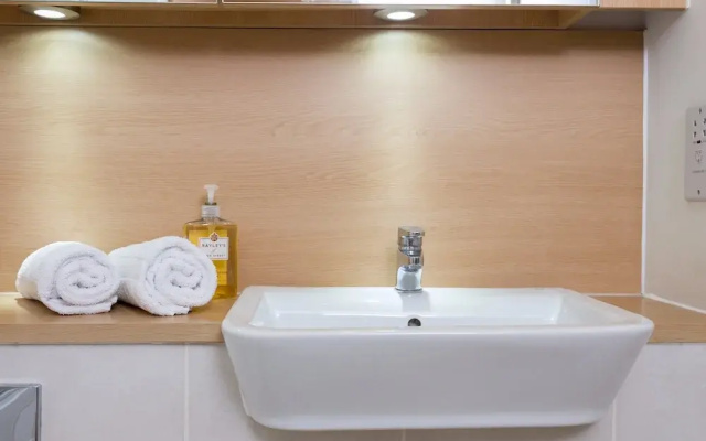 Luxury East London Flat, Sleeps 6