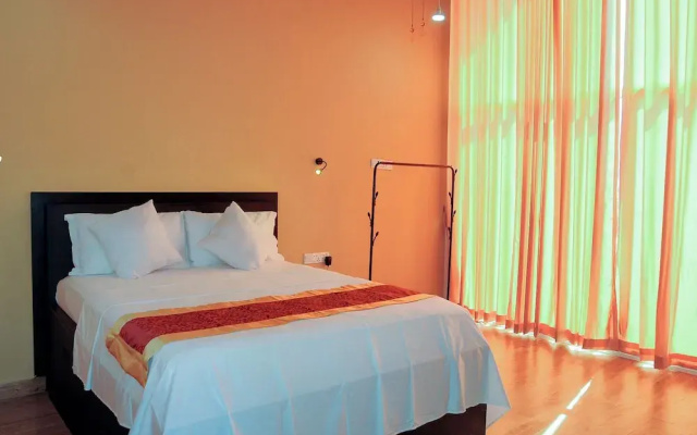 Woody Crest Hotel