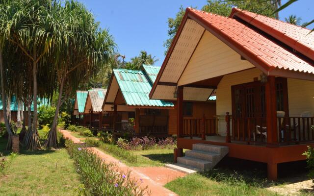 Отель Sayang Beach Resort Koh Lanta вид на фасад