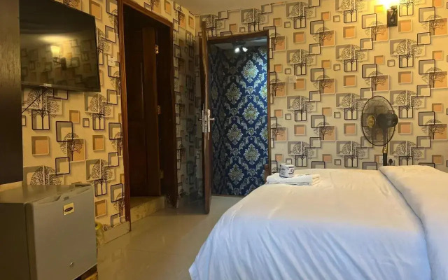 Ice Suites And Apartment