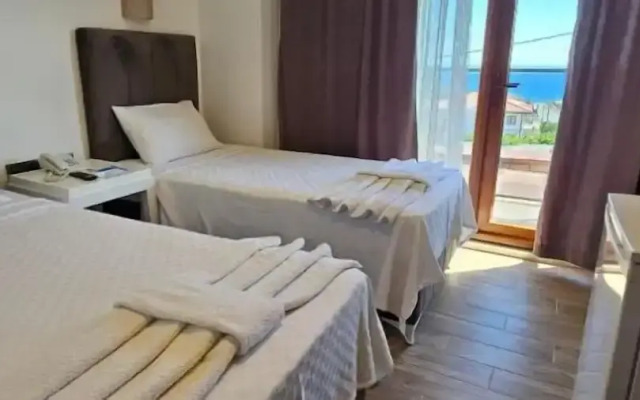 Li̇mi̇s Otel