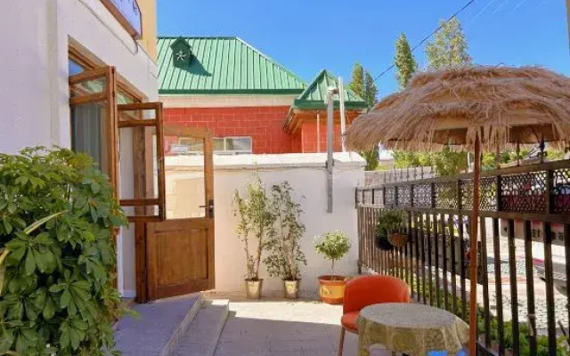 Turks Pacifier Elephant Homestay