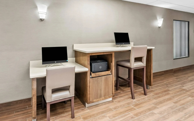 Comfort Suites Near Potomac Mills