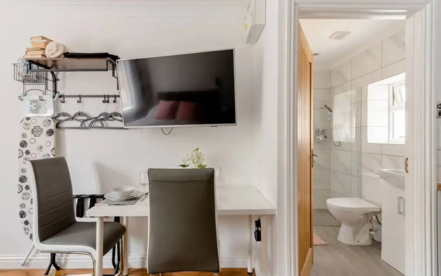 Private Self-contained Annex With Wifi & Parking