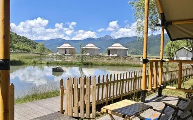 Shangri La Napahai Yila Pastoral Tent Hotel