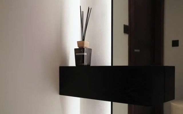 Lusso Hometels J One
