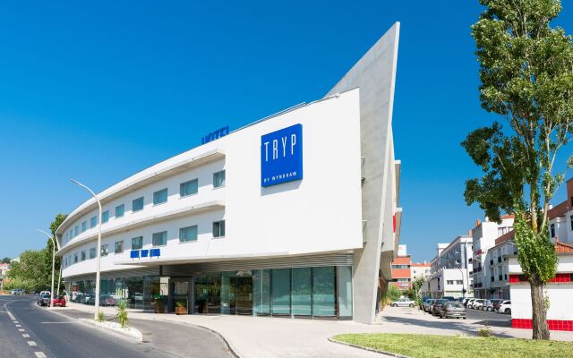 Hotel TRYP Leiria вид на фасад