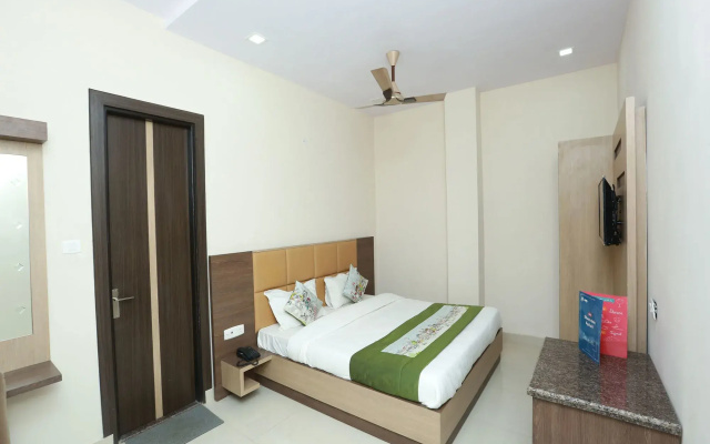 Royal Crown By OYO Rooms