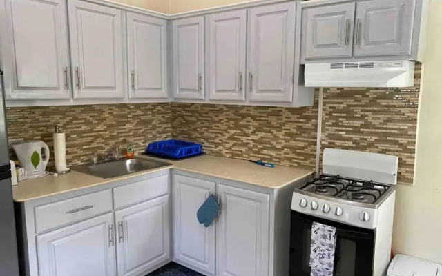 Cozy Studio Apartment in Quiet Neighborhood!