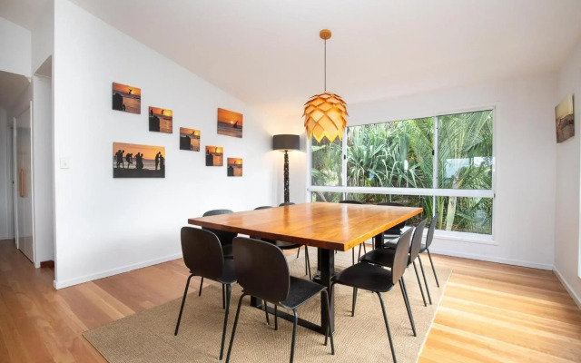 Surf Gums + Sleeps 8 + Pet Friendly + Ocean Views