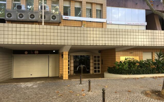 Отель Lisbon Luxe Spacious Flat вид на фасад