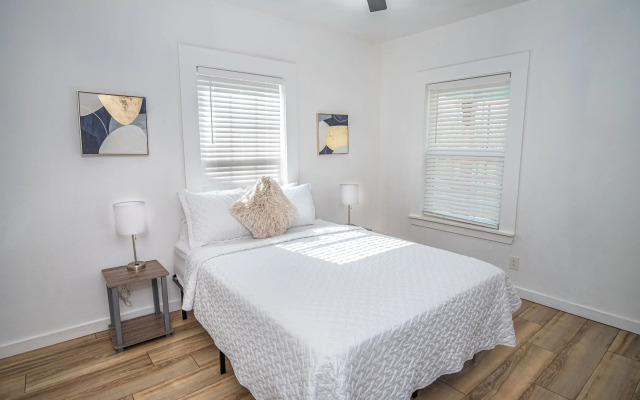 Cozy Remodeled 2br/1ba Near Downtown
