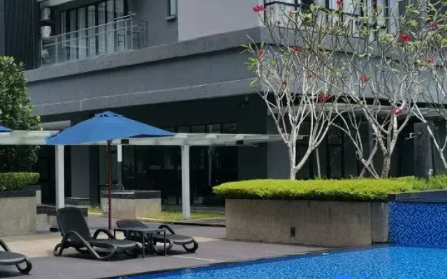 Pool View Geniehome 3BR2B Free Wifi @ Shah Alam Glenmarie