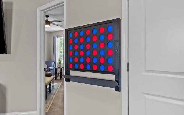 4700 West End Whimsy