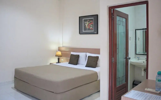 RedDoorz @ Darmo Permai