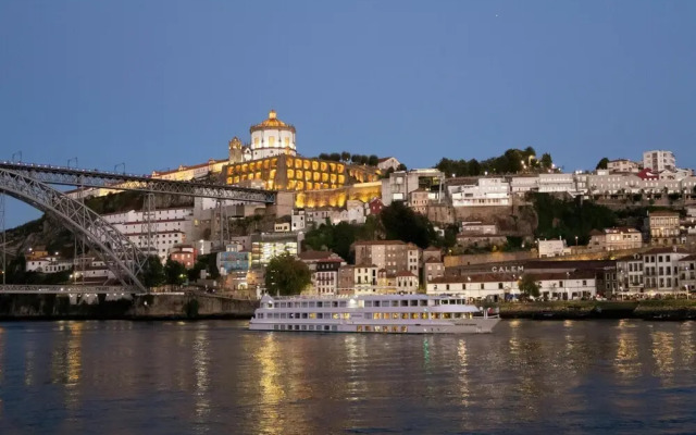 Spacious 4-bedroom Apartment in Porto