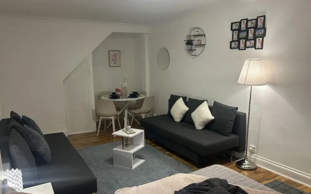 Private Family Flat Near Paddington and Royal Oak