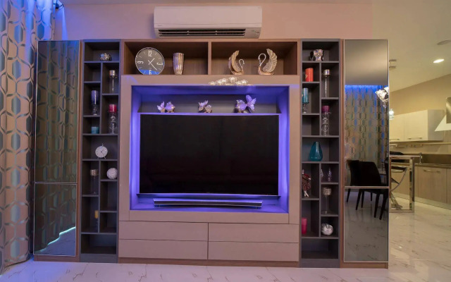 Luxury Apartment at Karon Hill