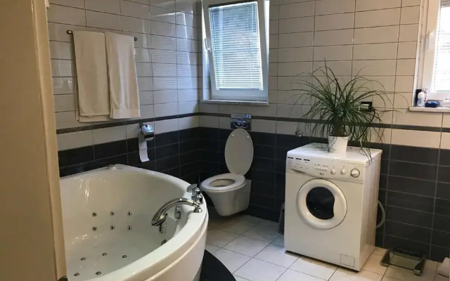 Spacious Apartment at Icici With Beach Nearby