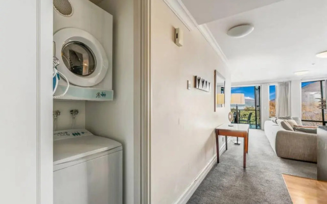 The Beacon - 2 Bedroom Luxe Apartment