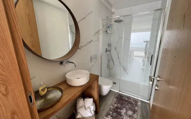 Breathtaking Ocean Front Studio in Povoa de Varzim