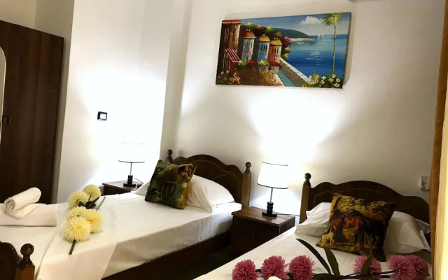 Hotel Mali i Robit