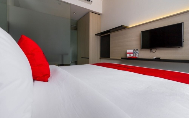 RedDoorz Plus near Perbanas