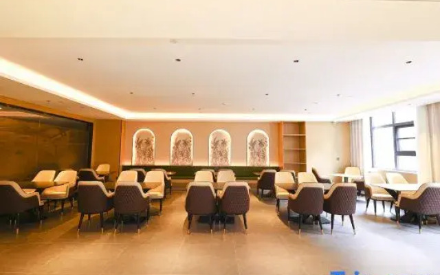 Hengya Hotel (Zhumadian 990 Hospital)