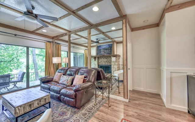 New! Luxurious Riverfront Condo Just 1 Blk to Schlitterbahn!