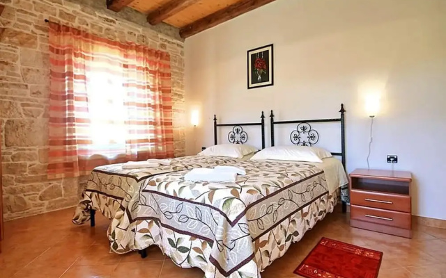Authentic Villa in Tinjan With Private Pool