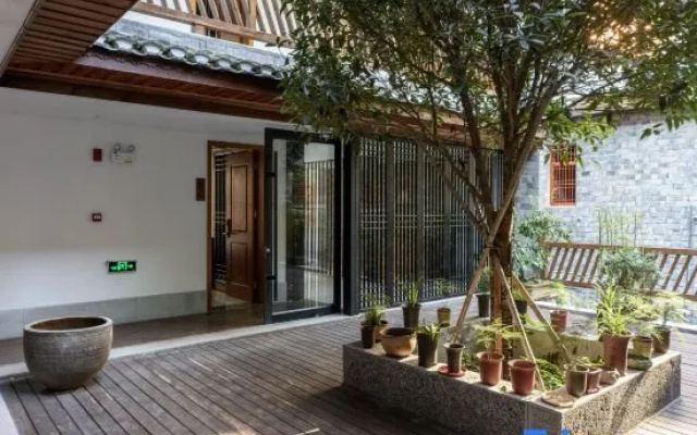 Shuixiu Hotel (Mist Bridge, Phoenix Ancient Town Scenic Area)