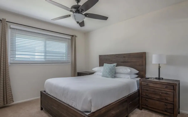 Spacious 4BR Townhouse by WanderJaunt