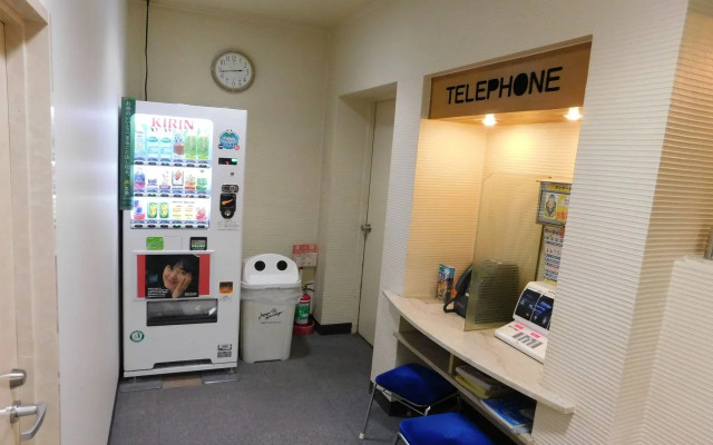 Sauna & Capsule Hotel Greenland Nakasu - Caters to Men