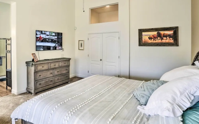 Pool, BBQ & Fire Pit: Family Home in Cave Creek
