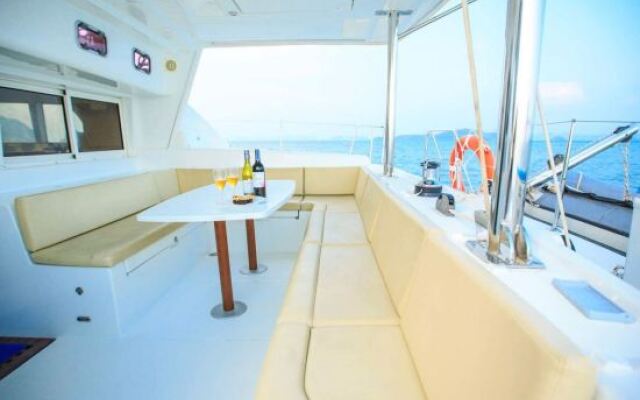 Отель Discover Catamaran Phuket - LAGOON440 Таиланд, пляж Май Кхао - отзывы, цены и фото номеров - забронировать отель Discover Catamaran Phuket - LAGOON440 онлайн